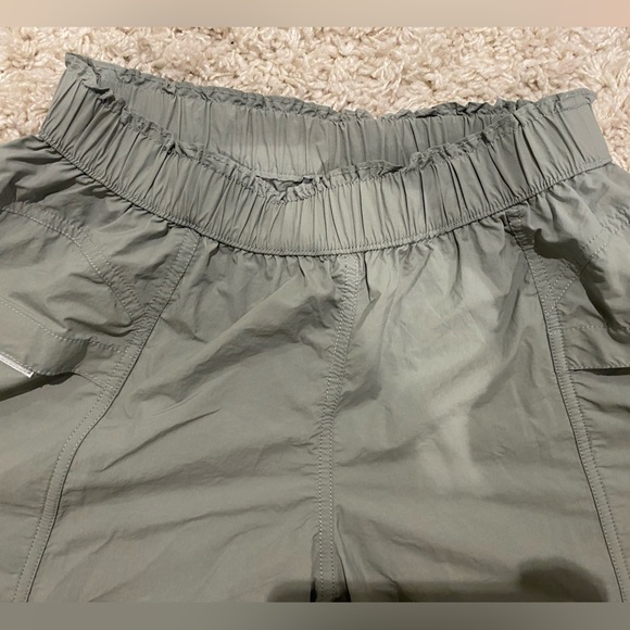 FP MOVEMENT In The Wild Cargo Shorts NWT - Picture 3 of 4